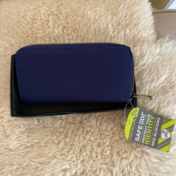 NWT Travelon RFID wallet - Picture 2 of 4